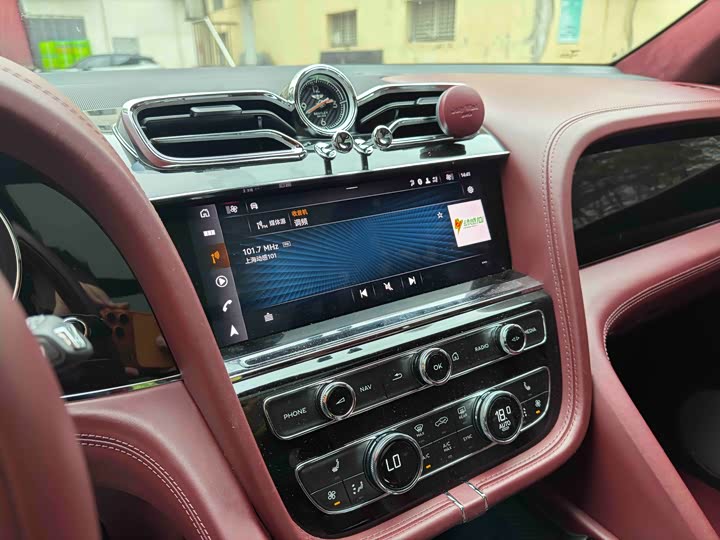 Фото 9 - Bentley Bentayga