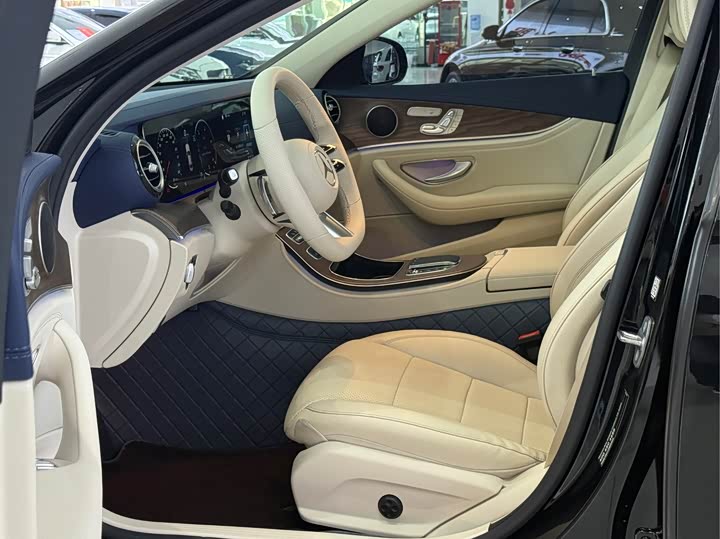 Photo 5 - Mercedes-Benz E-Class