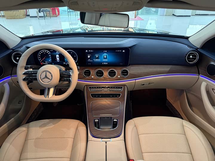 Photo 9 - Mercedes-Benz E-Class