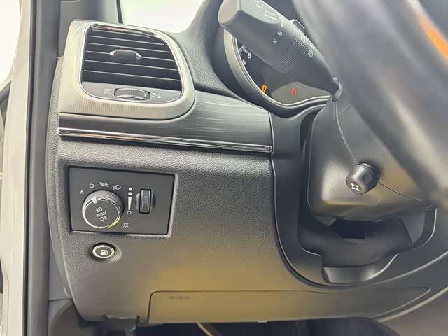 Фото 9 - Jeep Grand Cherokee