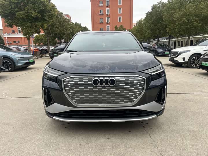 Фото 2 - Audi Q4 e-tron