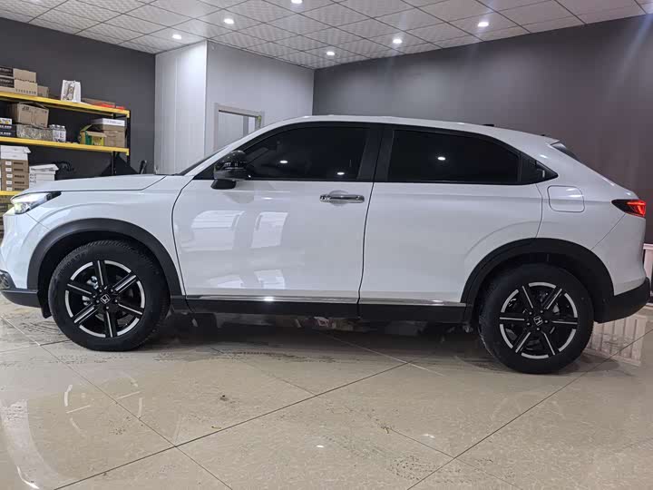 Фото 4 - Honda Vezel