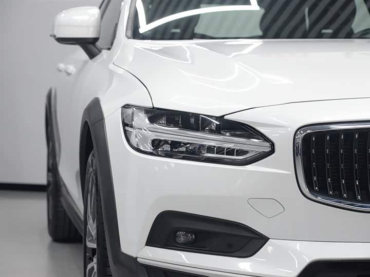 Фото 4 - Volvo V90