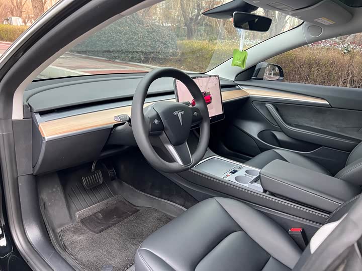 Фото 9 - Tesla Model 3