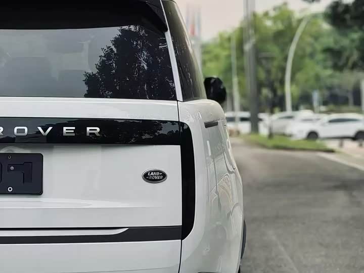 Photo 12 - Land Rover Range Rover