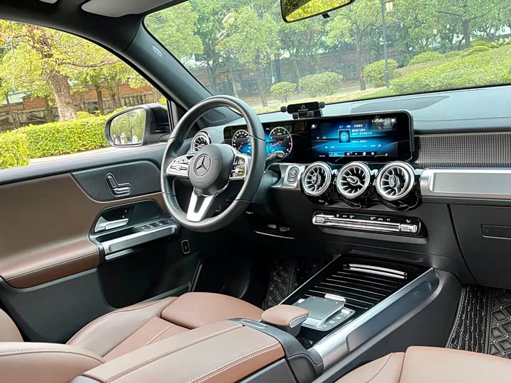 Фото 9 - Mercedes-Benz GLB-Class