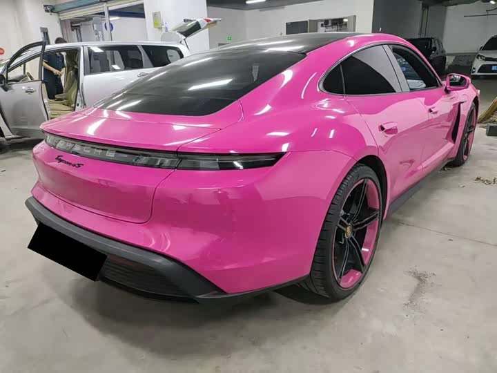 Фото 2 - Porsche Taycan