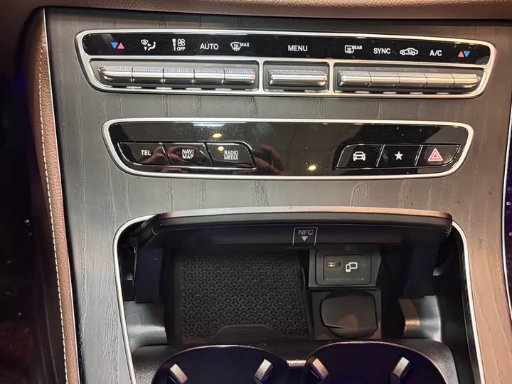 Photo 6 - Mercedes-Benz E-Class