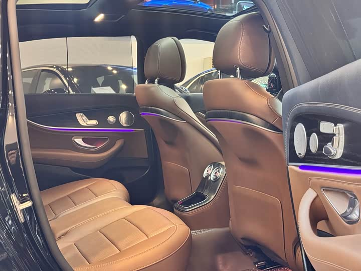 Photo 8 - Mercedes-Benz E-Class