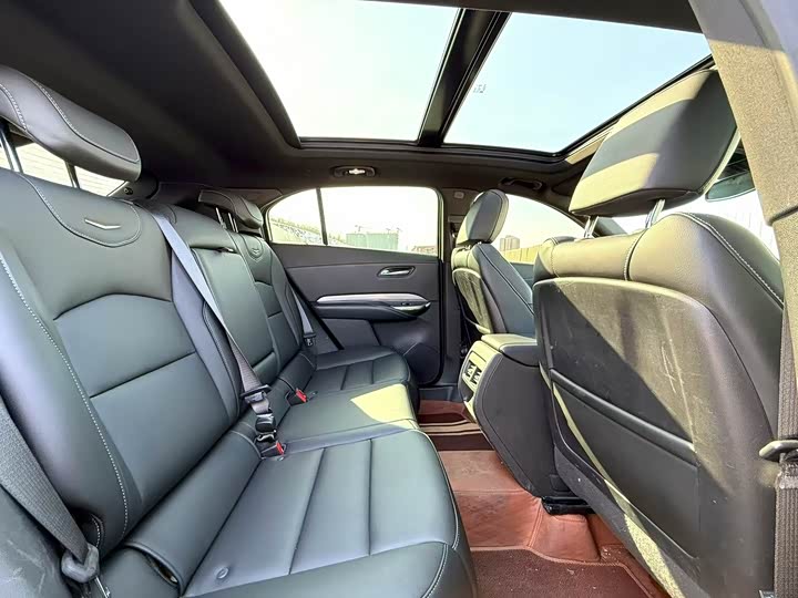 Фото 6 - Cadillac XT4