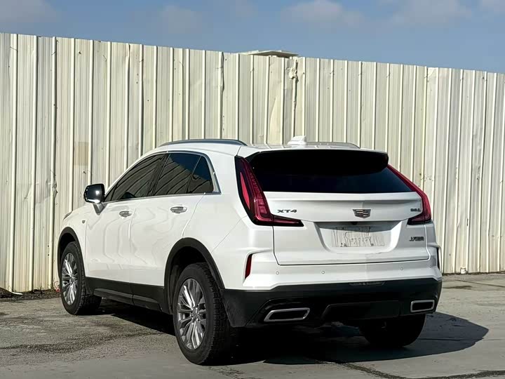 Фото 9 - Cadillac XT4