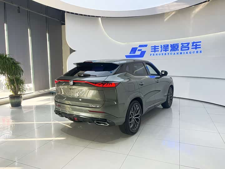 Фото 4 - Changan UNI-Z Hybrid