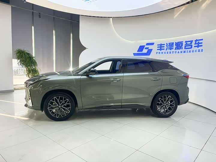 Фото 5 - Changan UNI-Z Hybrid