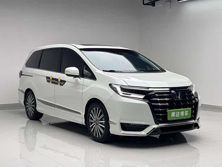 Фото 3 - Honda Elysion