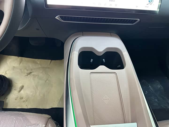 Фото 7 - XPeng Mona M03