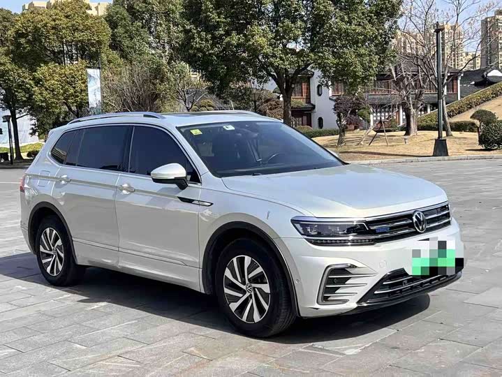 Фото 3 - Volkswagen Tiguan L Hybrid