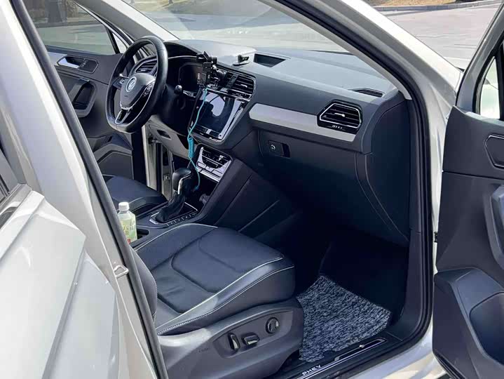 Фото 9 - Volkswagen Tiguan L Hybrid