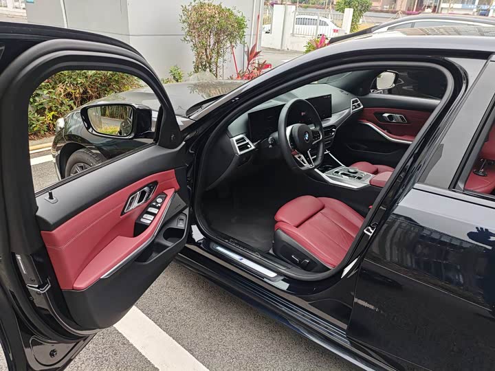 Photo 3 - BMW 3 Series