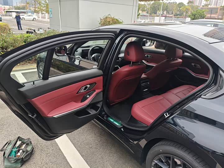 Photo 6 - BMW 3 Series