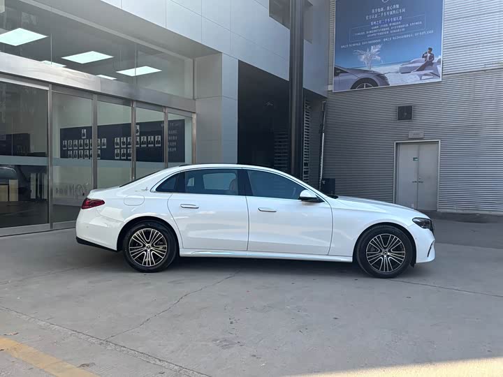 Photo 5 - Mercedes-Benz E-Class