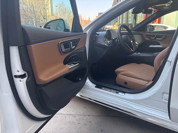 Photo 6 - Mercedes-Benz E-Class