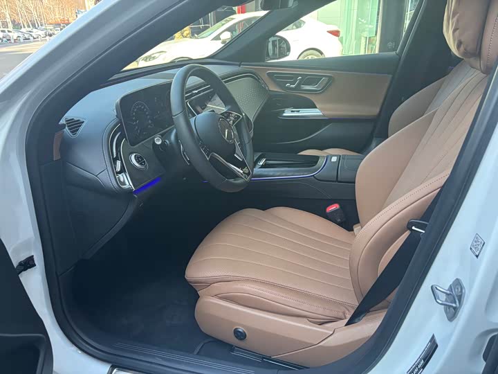 Photo 7 - Mercedes-Benz E-Class