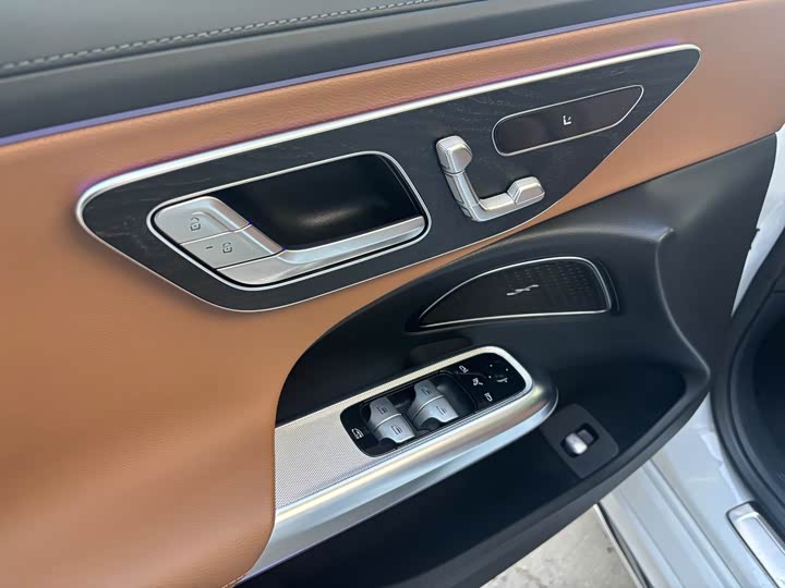 Photo 8 - Mercedes-Benz E-Class