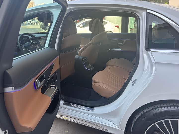 Photo 9 - Mercedes-Benz E-Class