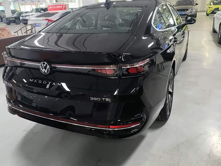 Фото 3 - Volkswagen Magotan