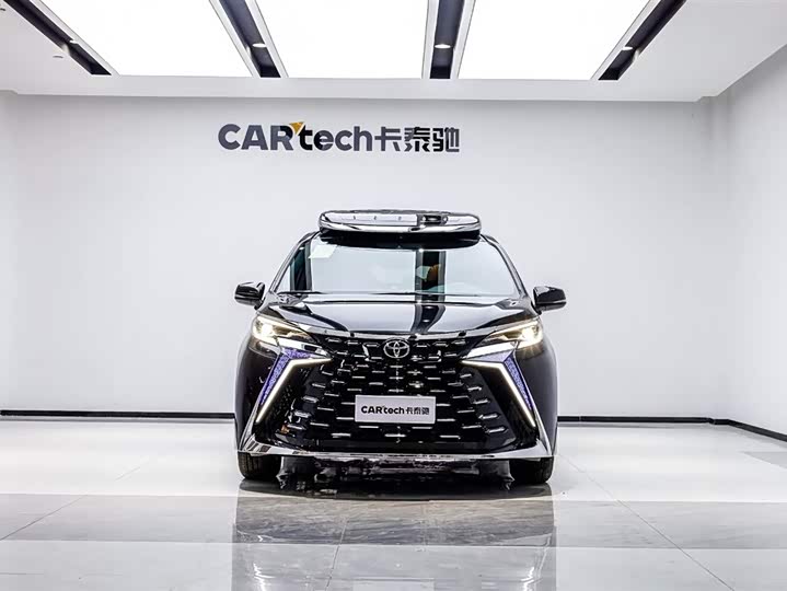 Фото 1 - Toyota Granvia