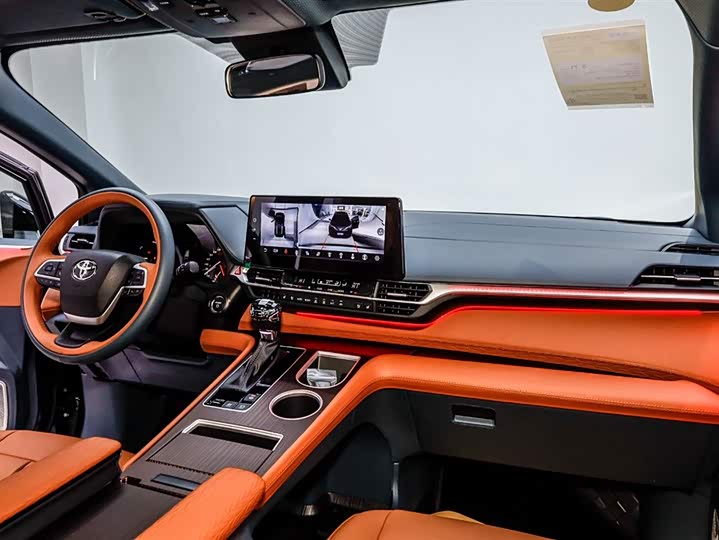 Фото 2 - Toyota Granvia