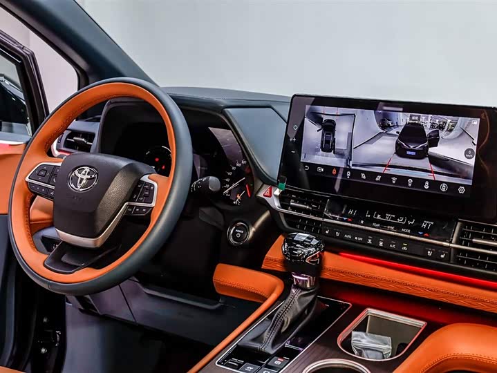 Фото 3 - Toyota Granvia