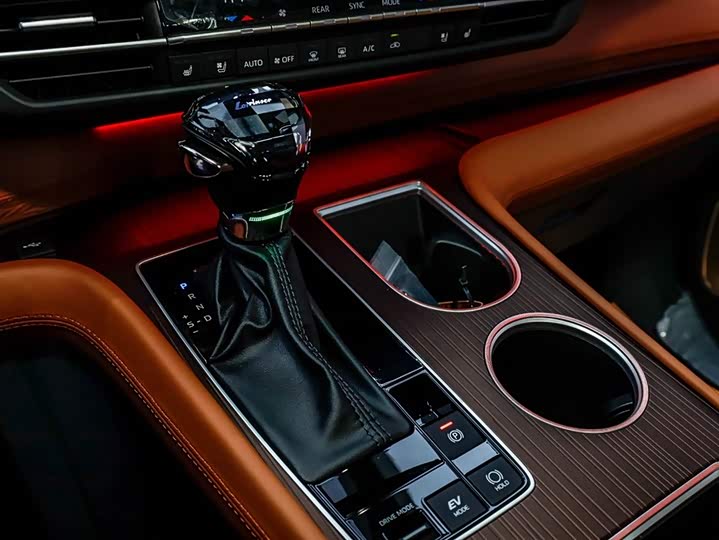 Фото 6 - Toyota Granvia