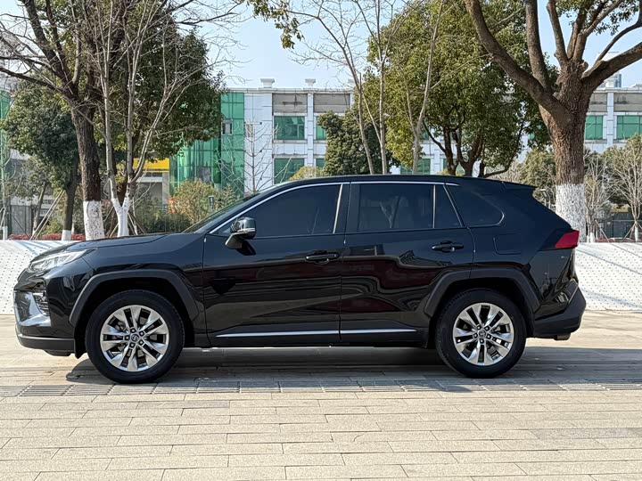 Photo 3 - Toyota Wildlander