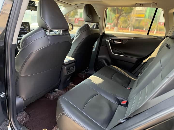 Photo 8 - Toyota Wildlander