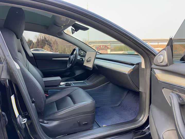 Photo 6 - Tesla Model 3