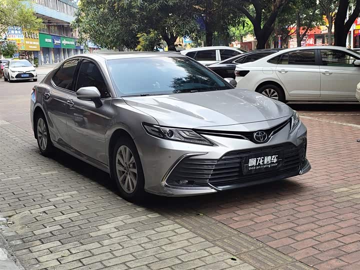 Фото 3 - Toyota Camry