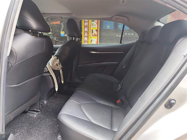 Фото 5 - Toyota Camry