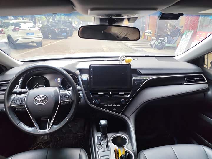 Фото 6 - Toyota Camry