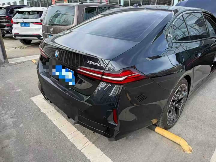 Photo 2 - BMW 5 Series