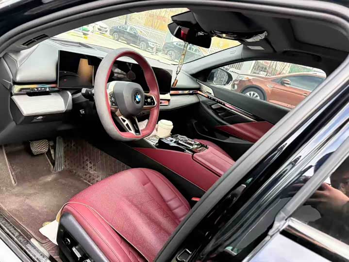 Photo 3 - BMW 5 Series