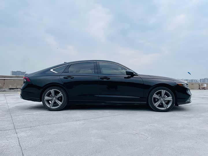 Фото 4 - Honda Accord