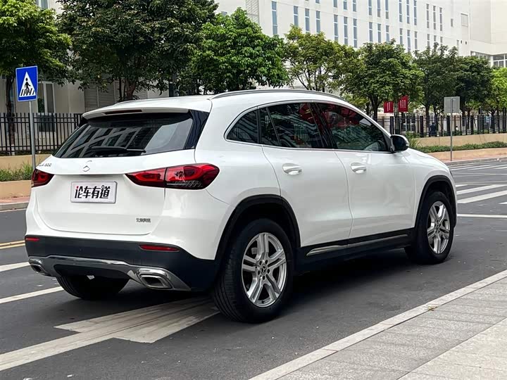 Photo 2 - Mercedes-Benz GLA-Class