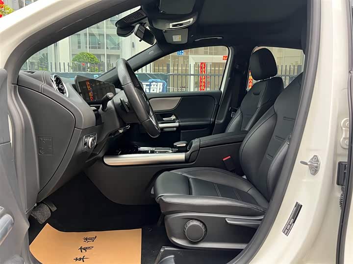 Photo 3 - Mercedes-Benz GLA-Class