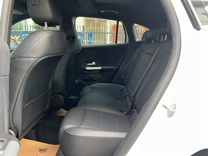 Photo 4 - Mercedes-Benz GLA-Class