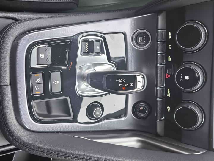 Фото 9 - Jaguar F-Type