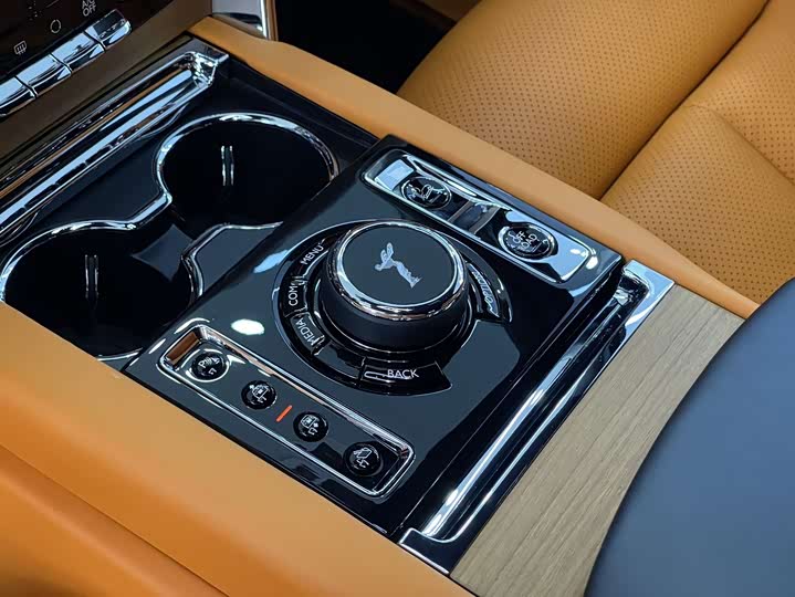 Фото 7 - Rolls-Royce Cullinan