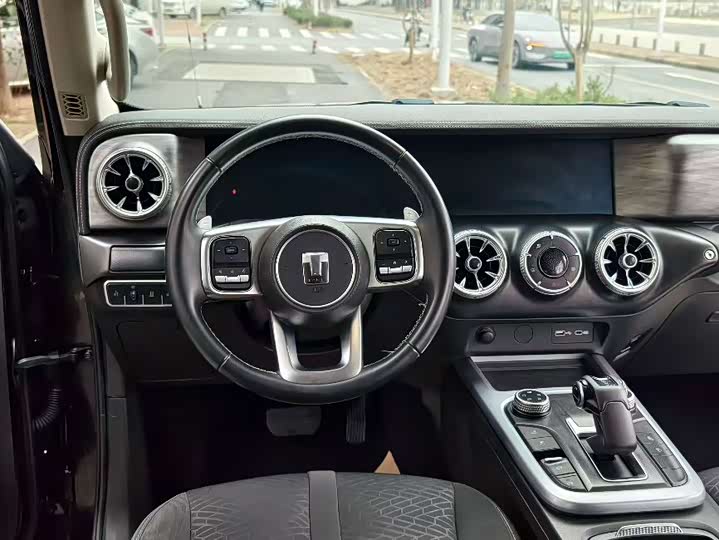 Фото 7 - Tank 300