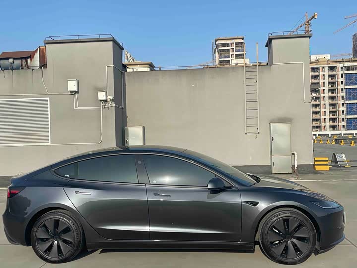 Photo 4 - Tesla Model 3