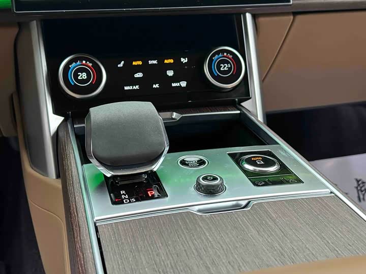 Photo 6 - Land Rover Range Rover